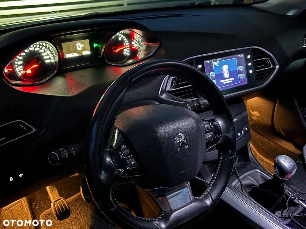 Peugeot 308 1.6 e-HDi Allure S&S - 12