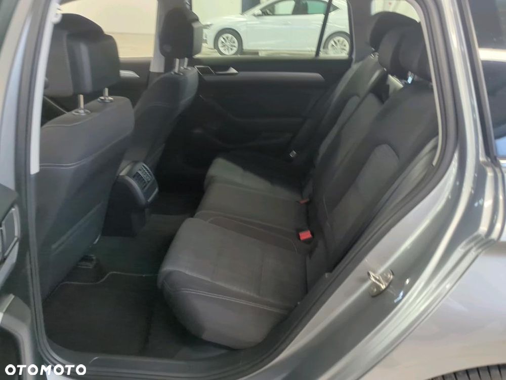 Volkswagen Passat - 9