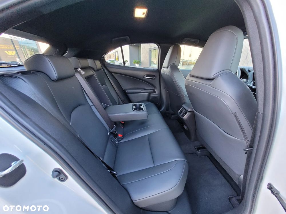 Lexus UX 300h F Sport Design - 15