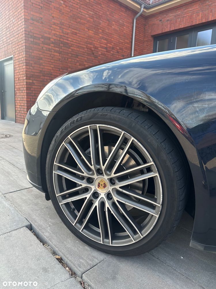 Porsche Panamera 4 - 19