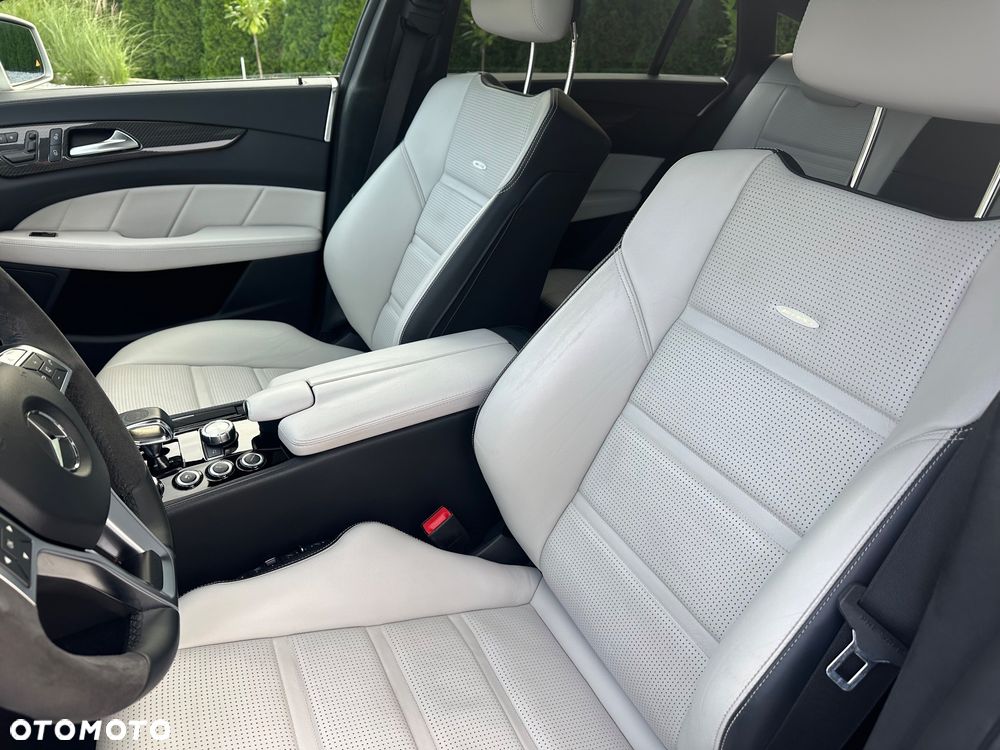 Mercedes-Benz CLS 63 AMG AMG SPEEDSHIFT MCT - 27