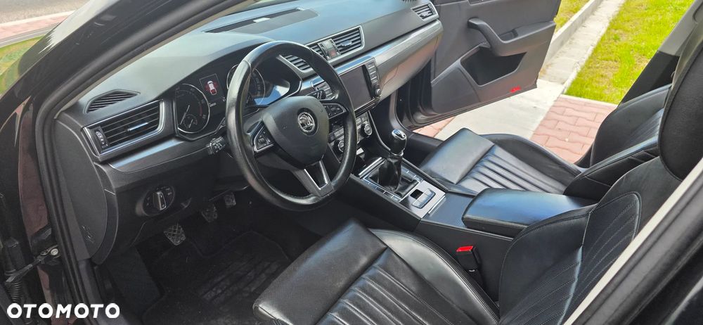Skoda Superb 2.0 TDI Premium Edition - 18