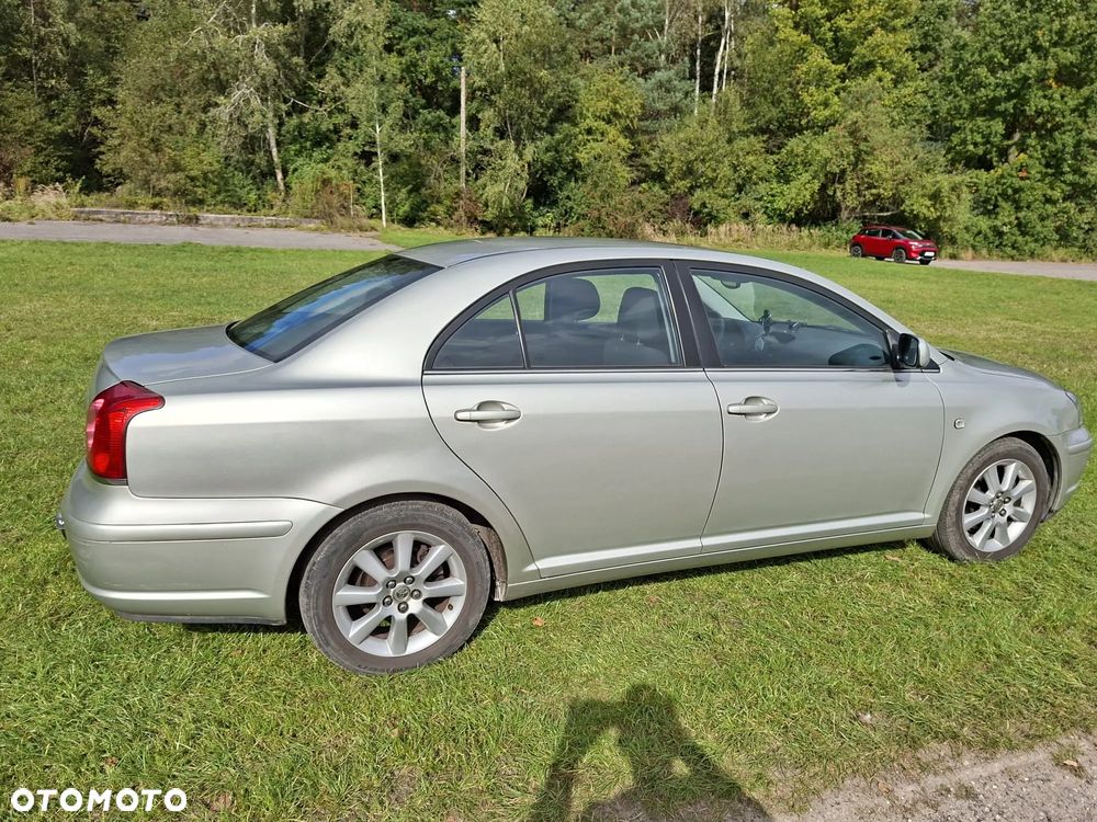 Toyota Avensis 1.8 VVT-i Sol - 3