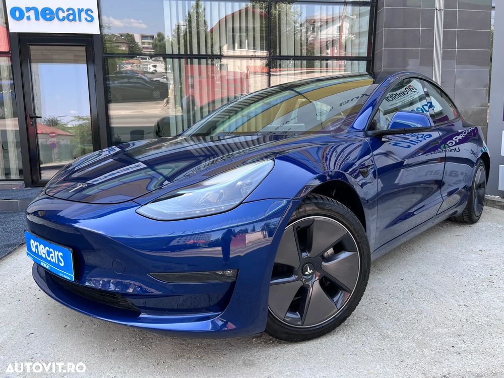 Tesla Model 3 - 1