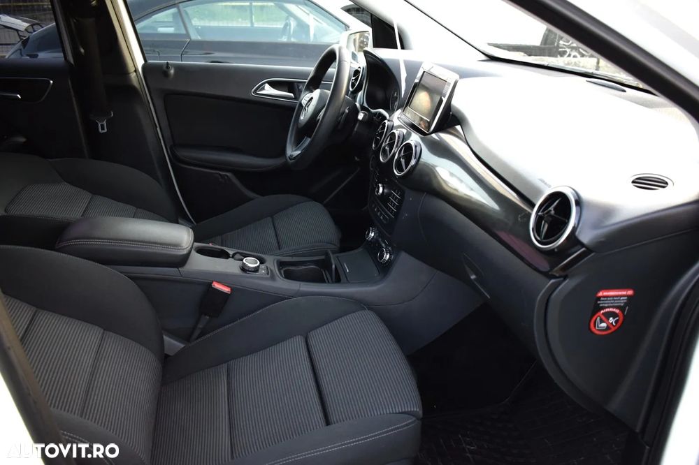 Mercedes-Benz B 220 - 16