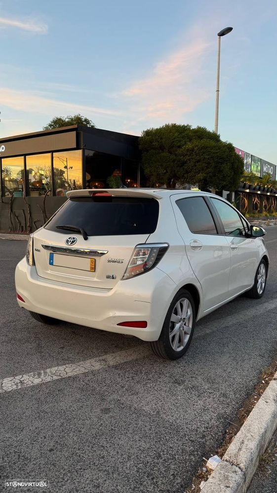 Toyota Yaris 1.5 HSD Comfort +P.Style+Navi - 4