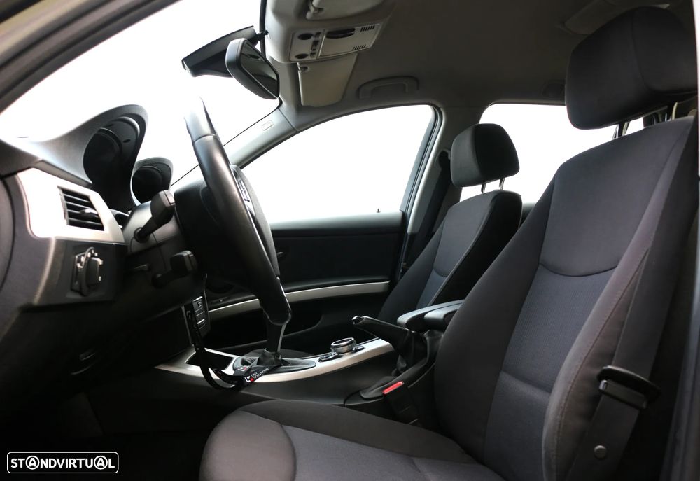 BMW 318 d Navigation Sport - 12