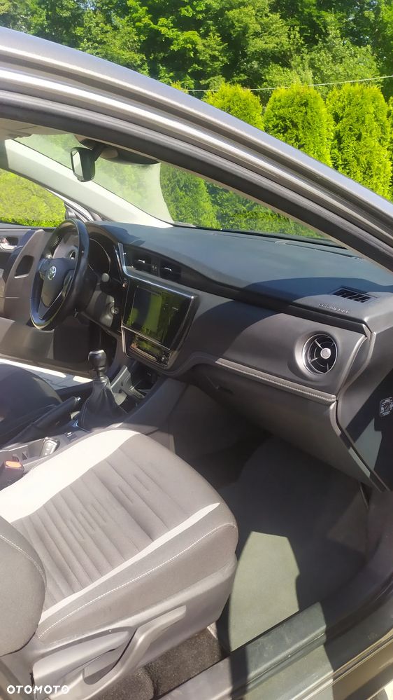 Toyota Auris 1.6 Premium - 8