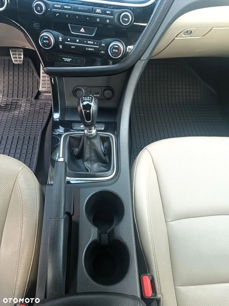 Kia Optima - 11