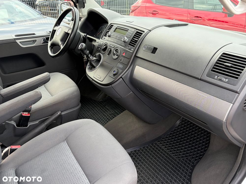 Volkswagen Multivan - 10