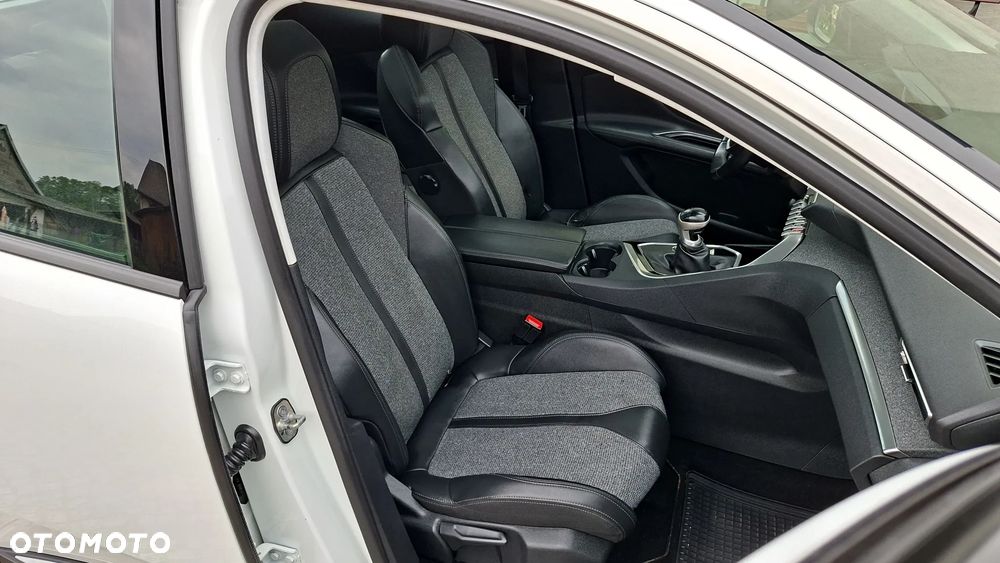 Peugeot 3008 BlueHDi 130 Stop & Start Allure - 32