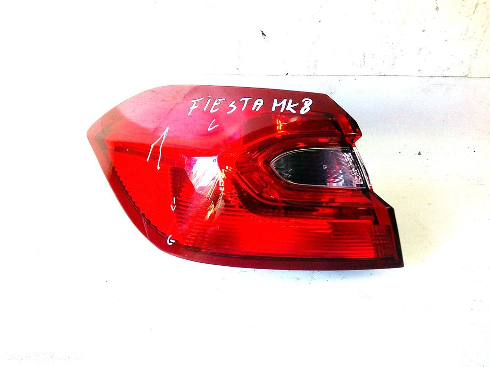 ford fiesta mk8 lampa tył lewa nowa z uszkodzeniem - 1