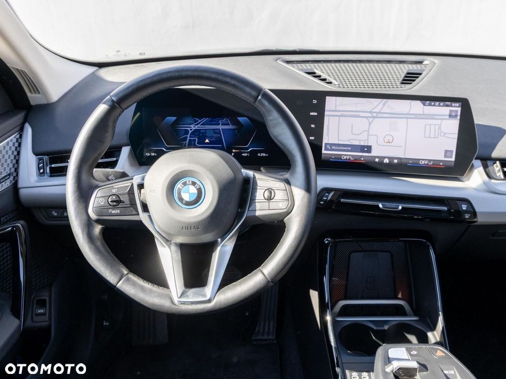 BMW iX2 - 11