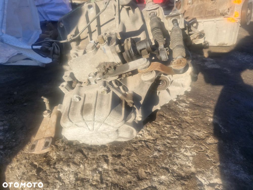 skrzynia biegów TOYOTA YARIS I 1,3 - 3