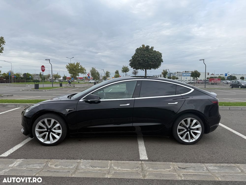 Tesla Model 3 - 6