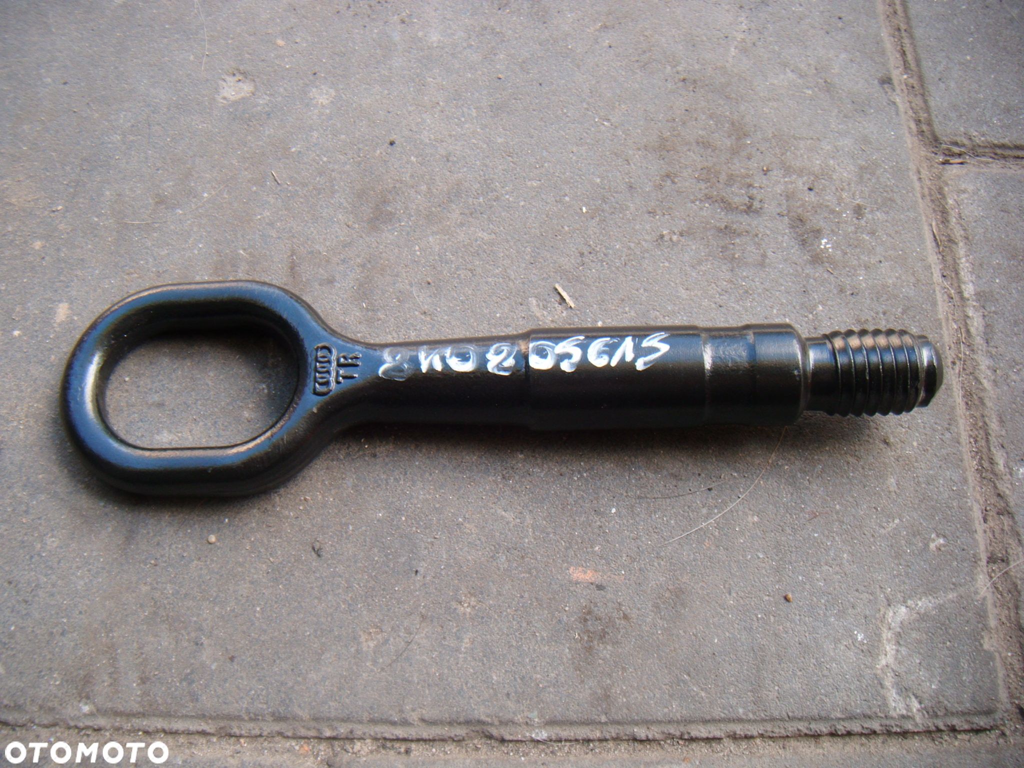 audi a4 b8 ucho- hak holowniczy 8k0805615 - 1