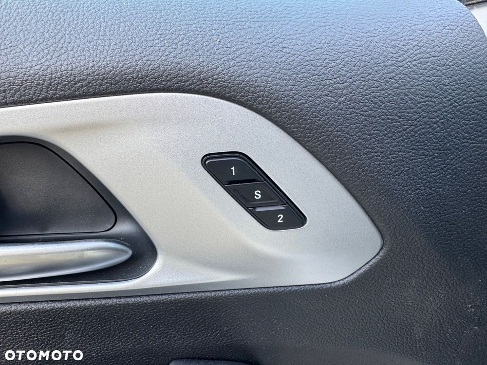 Chrysler Pacifica - 30