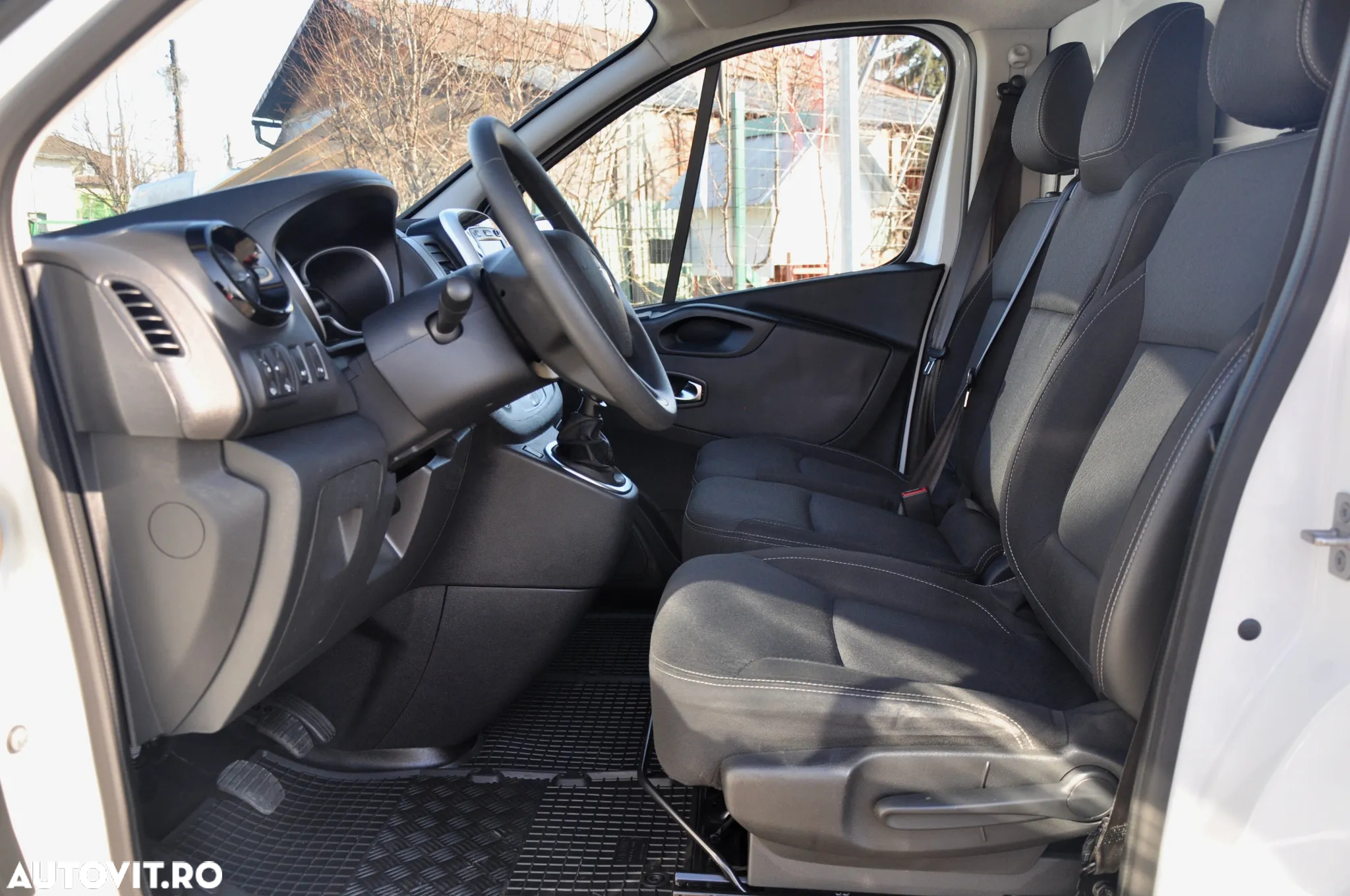 Renault Trafic L2H1 Van - 16