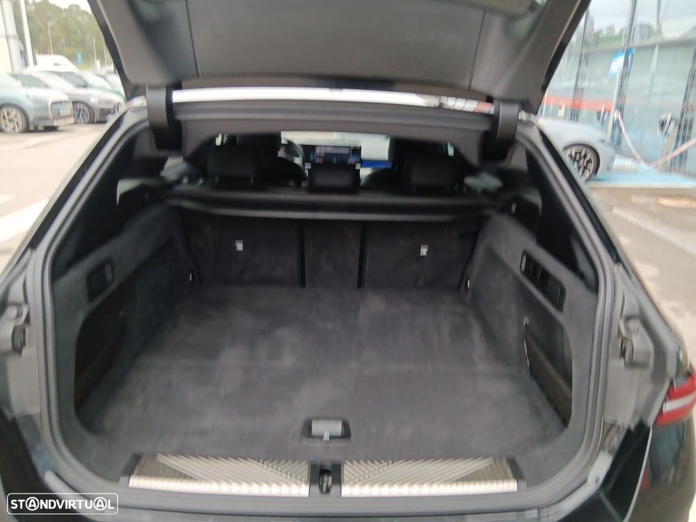 BMW 530 e Pack Desportivo M - 28