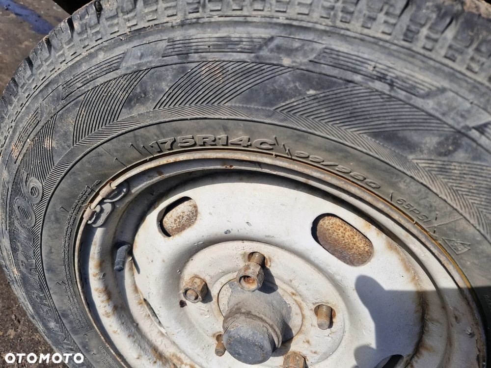 Kia CERES : Kia CERE pojazd na części: maska, zderzak, drzwi, szyby, lusterka, chłodnica.... - 24