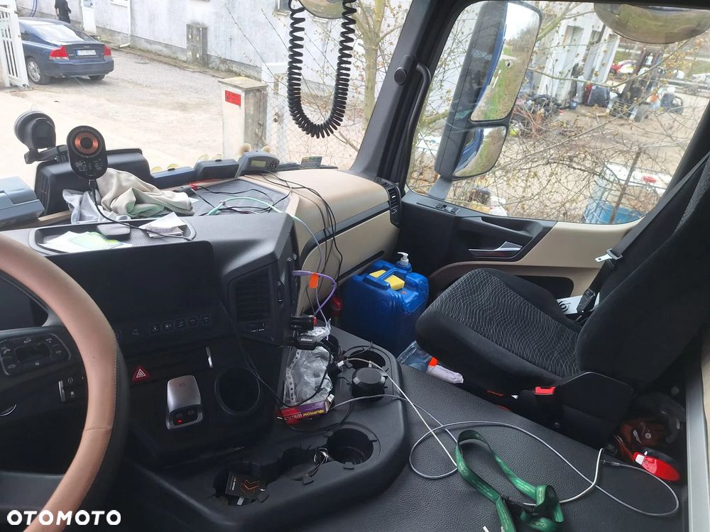 Mercedes-Benz ACTROS - 13