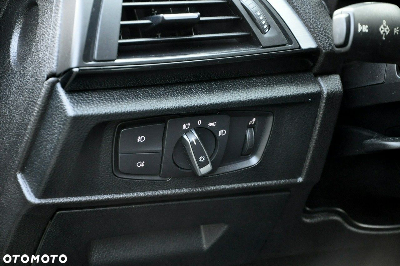BMW Seria 1 118i Sport Line - 36