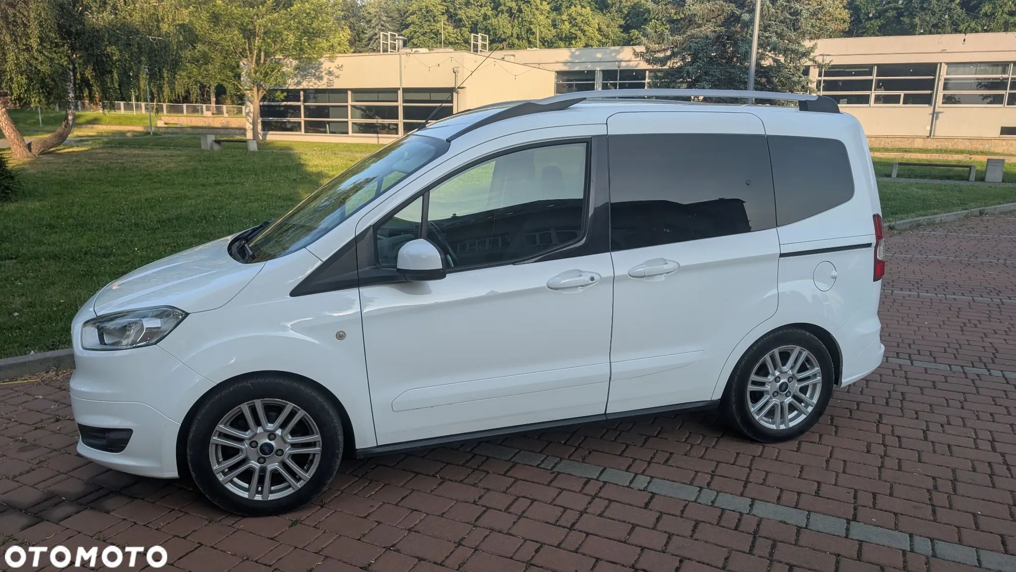 Ford Tourneo Courier 1.0 EcoBoost Titanium - 1