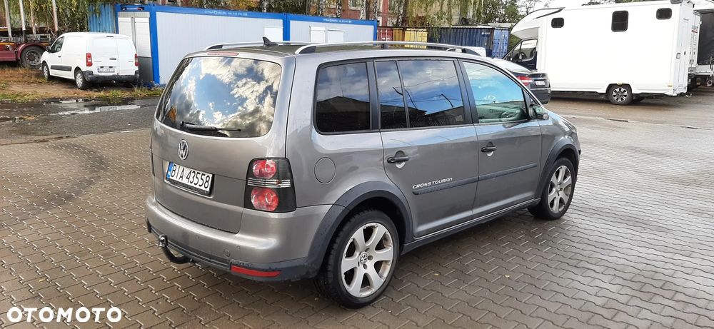 Volkswagen Touran 2.0 TDI DPF DSG Cross - 5