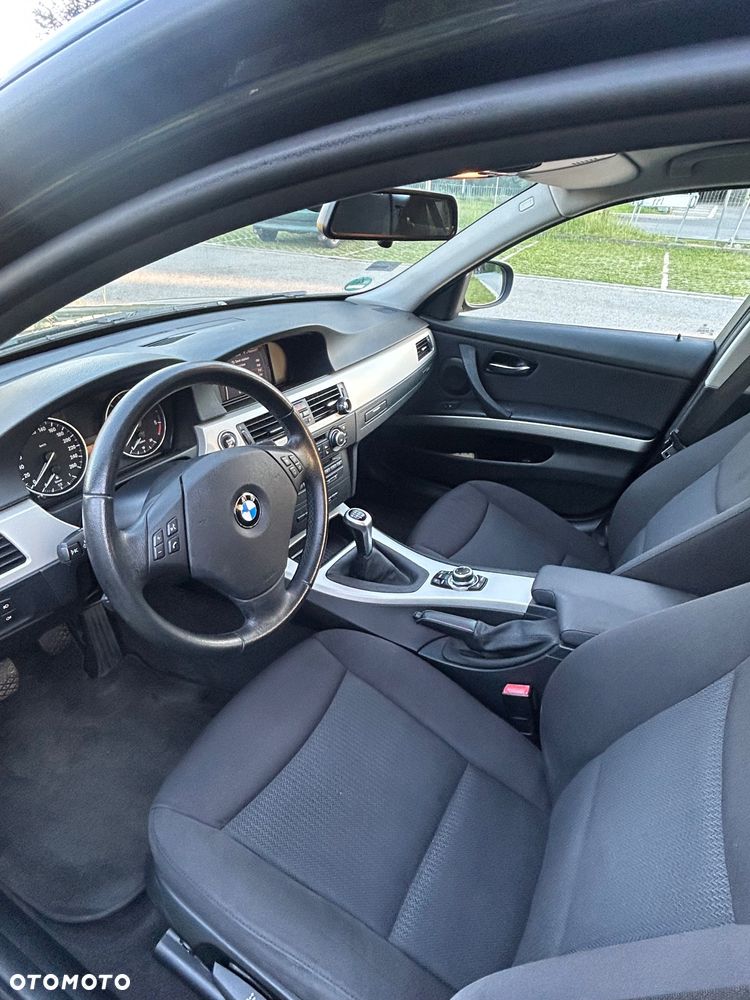 BMW Seria 3 320d - 32