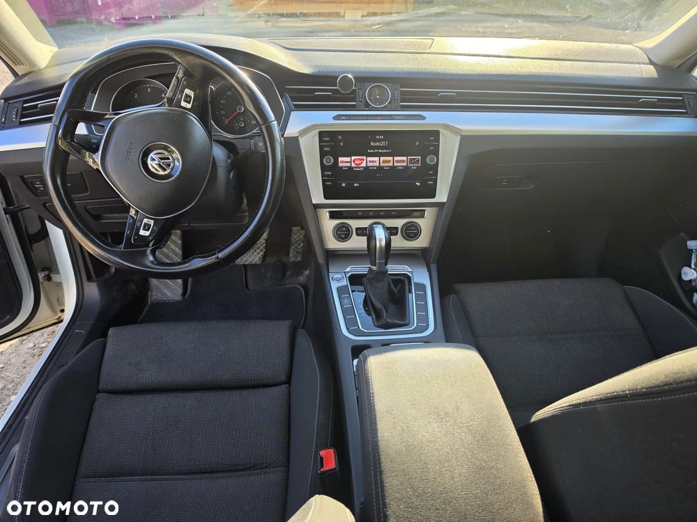 Volkswagen Passat - 11