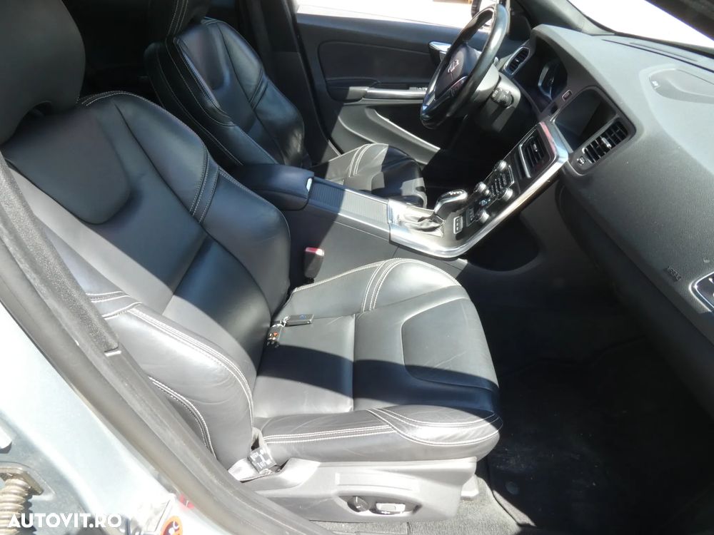 Volvo V60 D6 Plug-In-Hybrid AWD Geartronic Momentum - 14