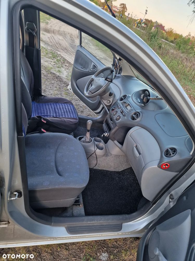 Toyota Yaris 1.0 Base - 15