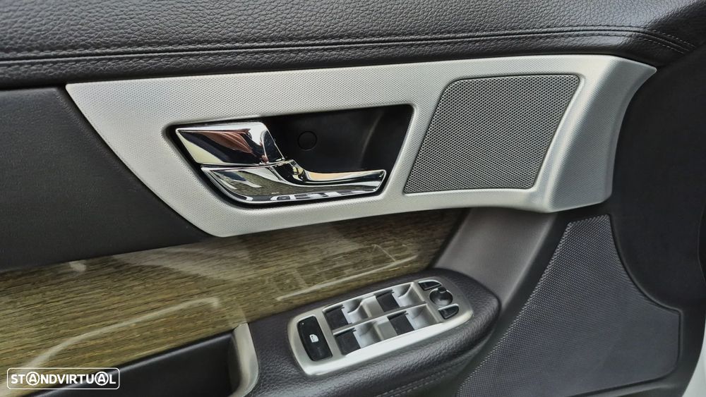 Jaguar XF Sportbrake 2.2 - 23