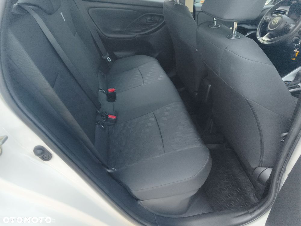 Toyota Yaris - 10