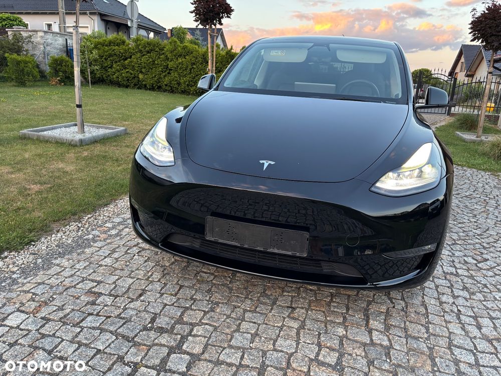 Tesla Model Y Long Range Dual Motor AWD - 8