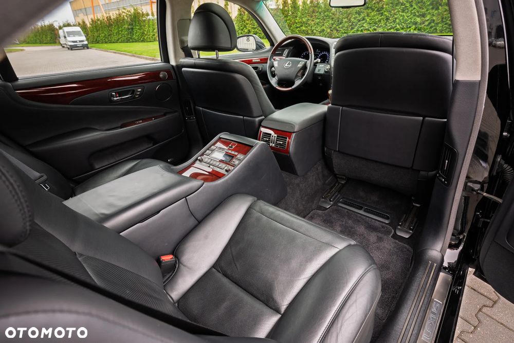 Lexus LS - 19