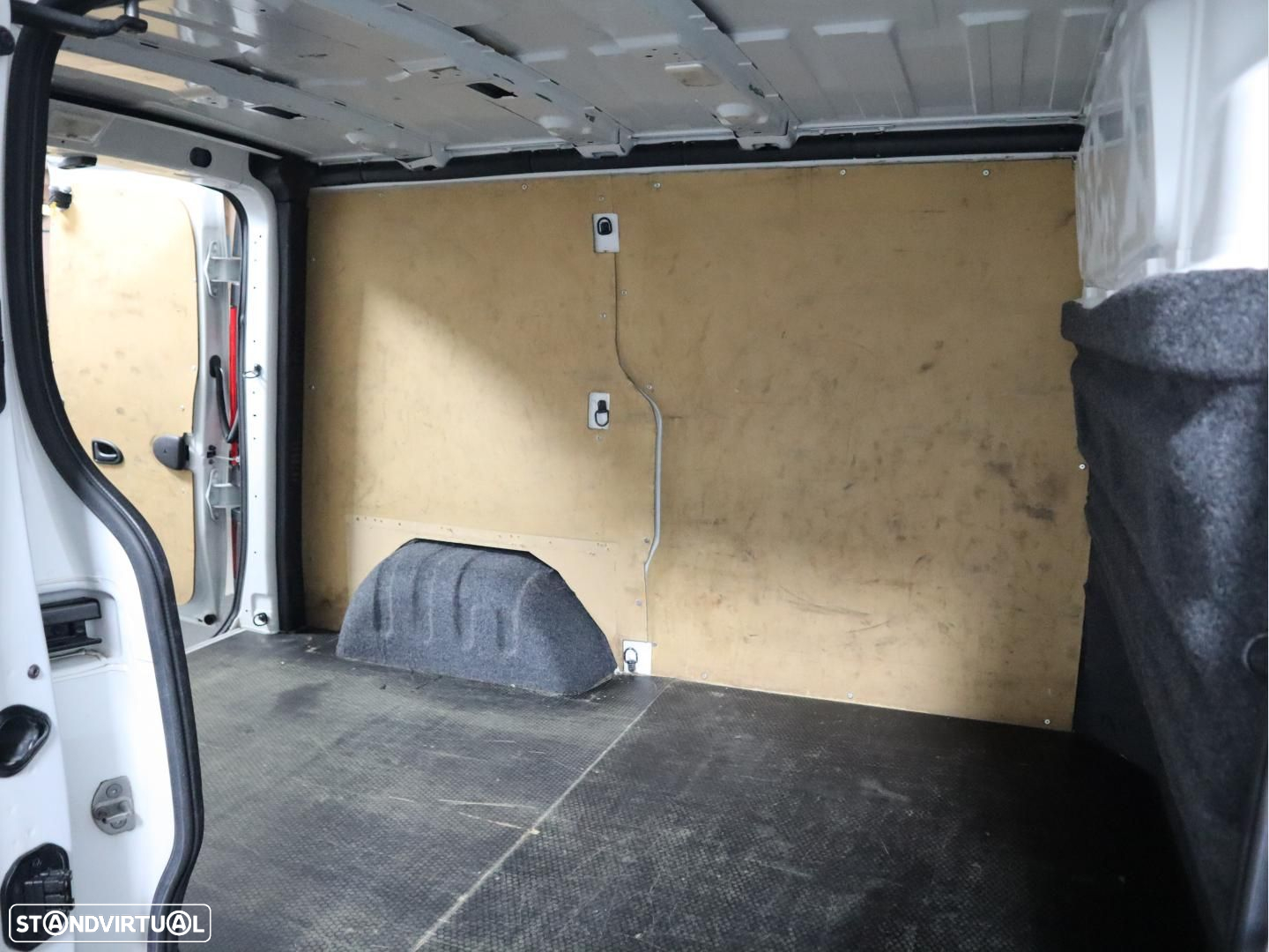 Renault Trafic Furgão CP L1H1 1,0T 2.0 dCi 120 - 6