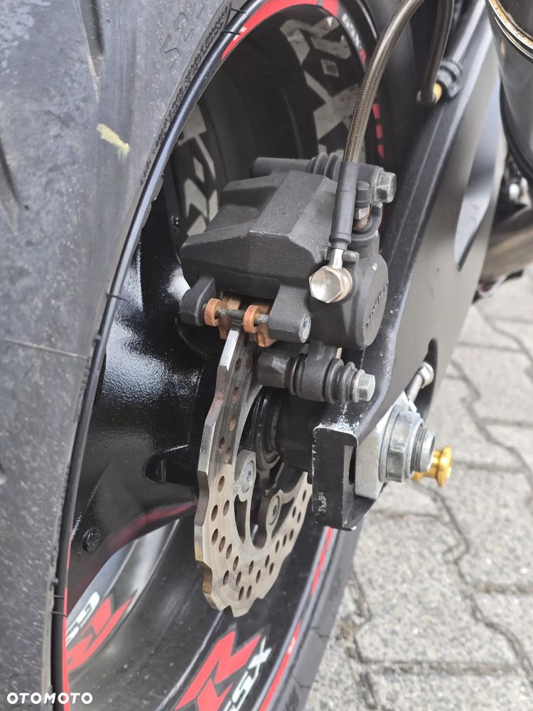 Suzuki GSX-R - 12