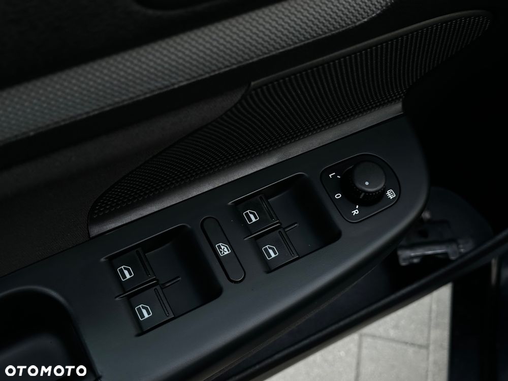 Volkswagen Golf 1.6 TDI Comfortline DSG - 23