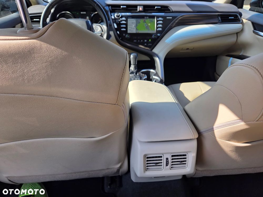 Toyota Camry 2.5 Hybrid Executive CVT - 23