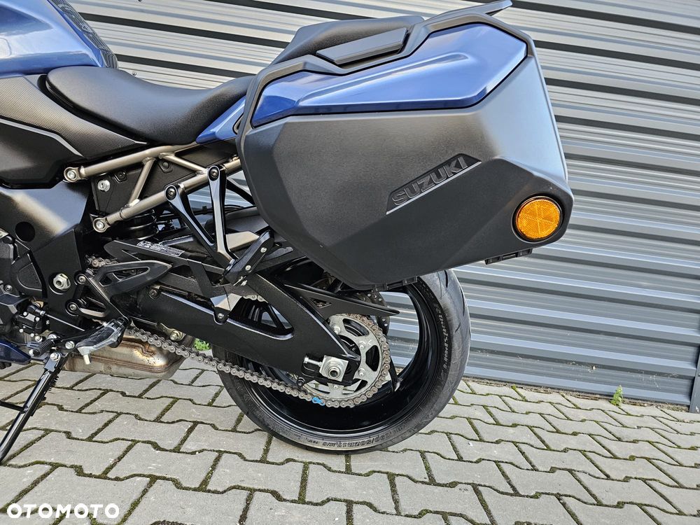 Suzuki GSX - 16