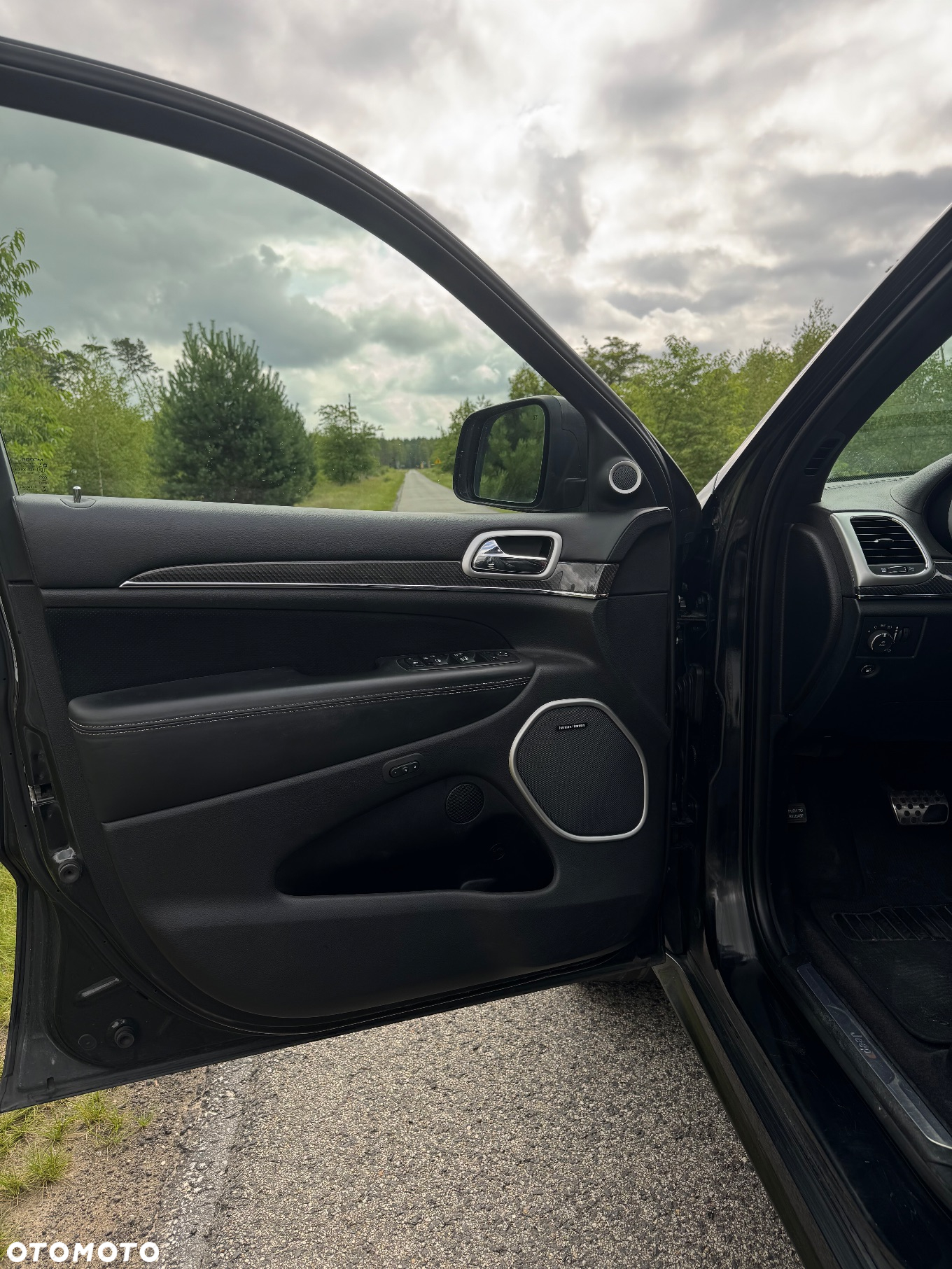 Jeep Grand Cherokee SRT - 23