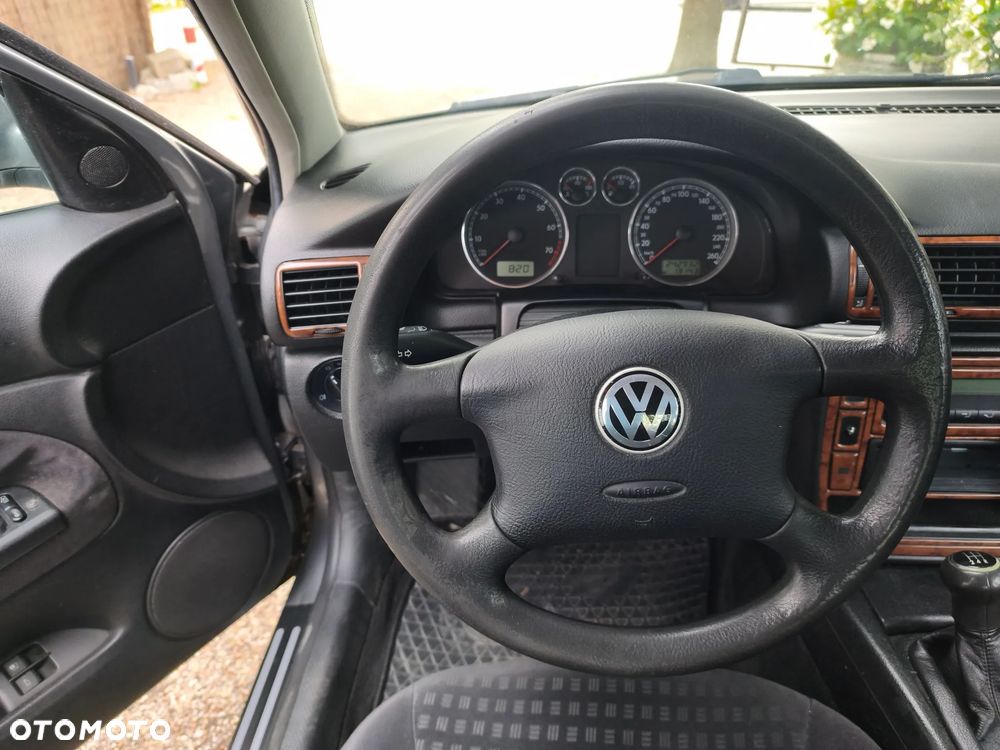 Volkswagen Passat 1.8T Comfortline - 24