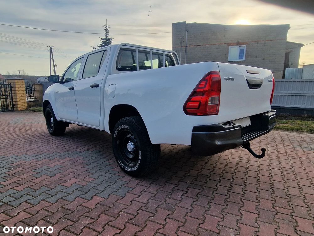 Toyota Hilux 2.4 D-4D Double Cab DLX 4x4 - 5