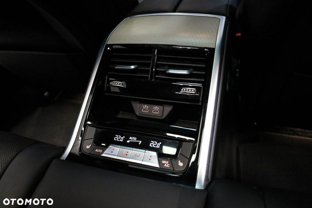 BMW Seria 8 - 39
