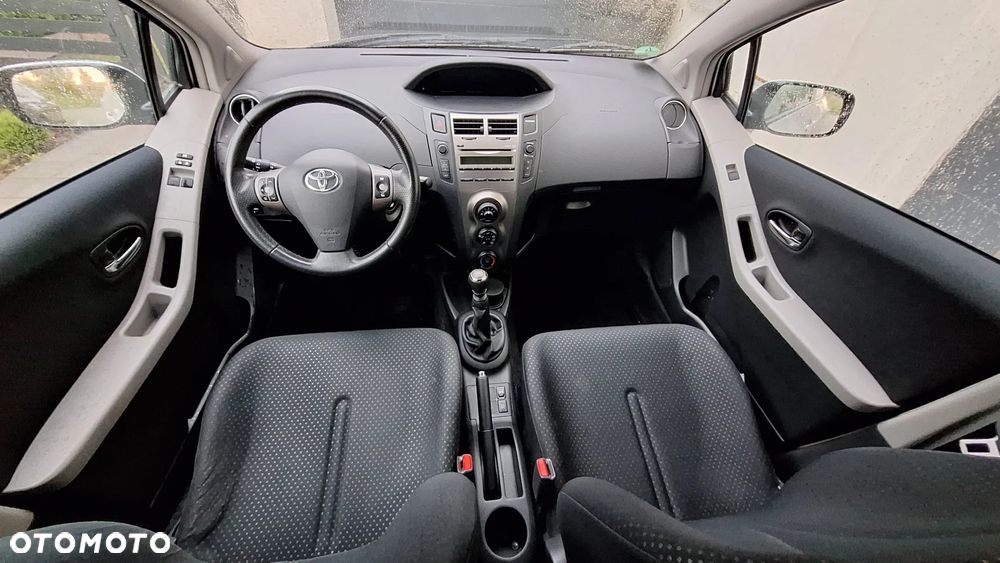 Toyota Yaris 1.33 VVT-i Executive - 14