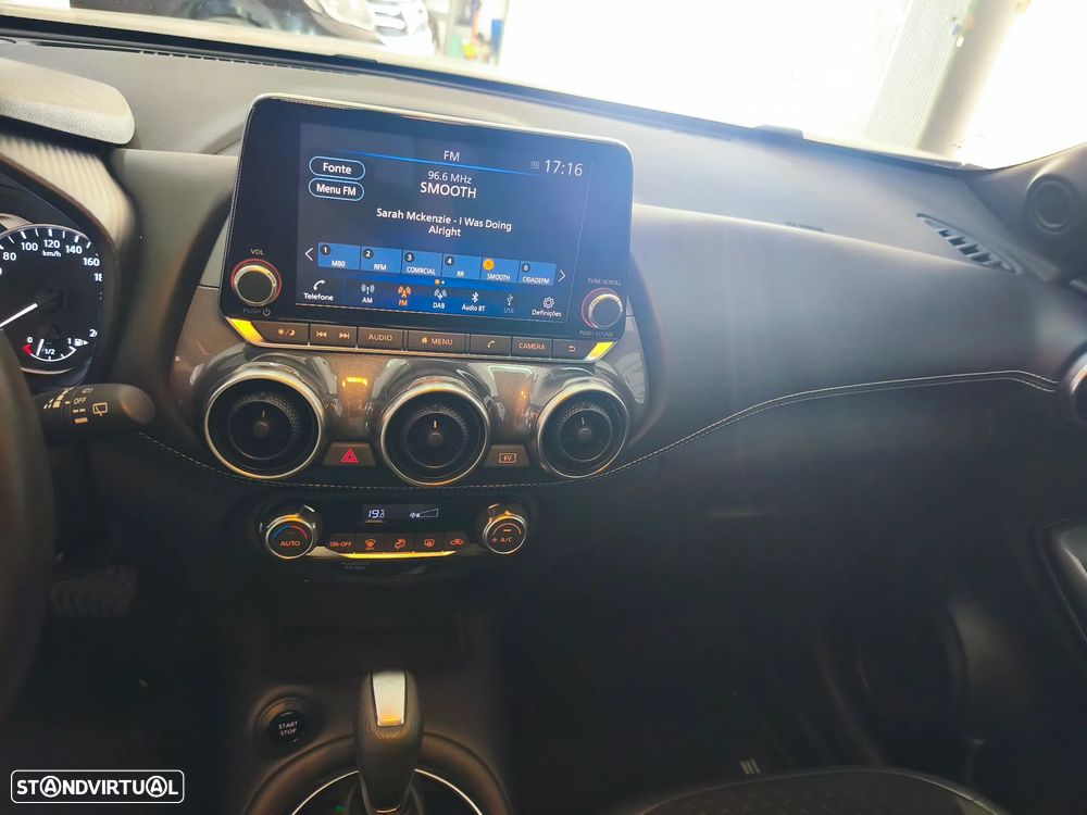 Nissan Juke 1.6 Hybrid N-Connecta Two Tone - 13