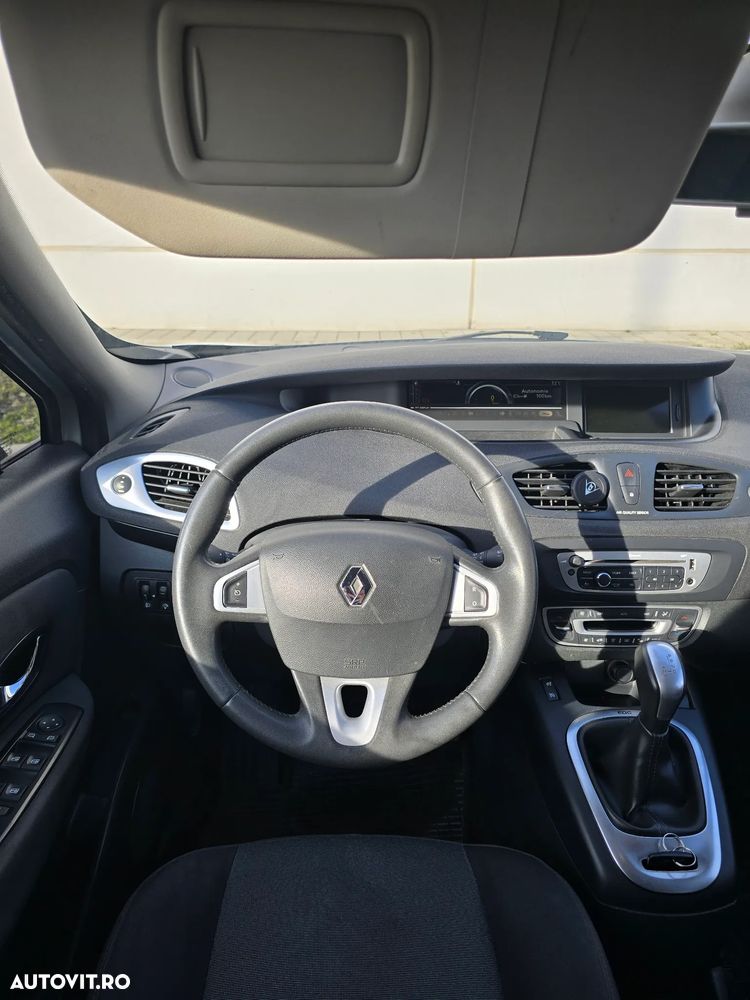 Renault Grand Scenic dCi 110 EDC Paris - 12