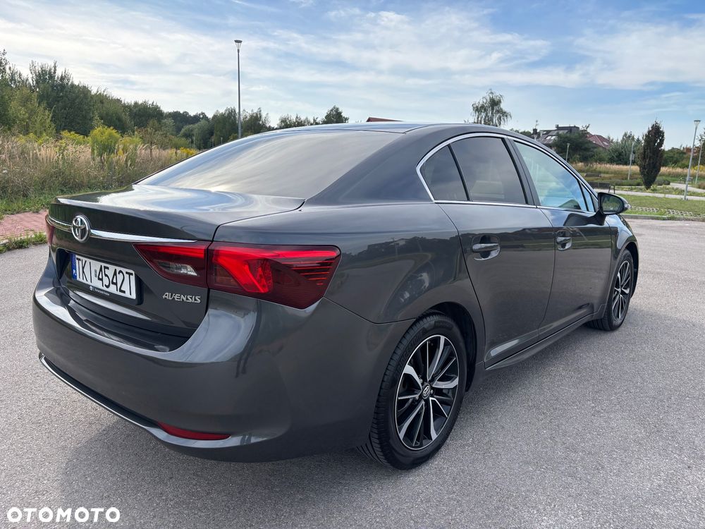 Toyota Avensis 1.8 Premium - 8