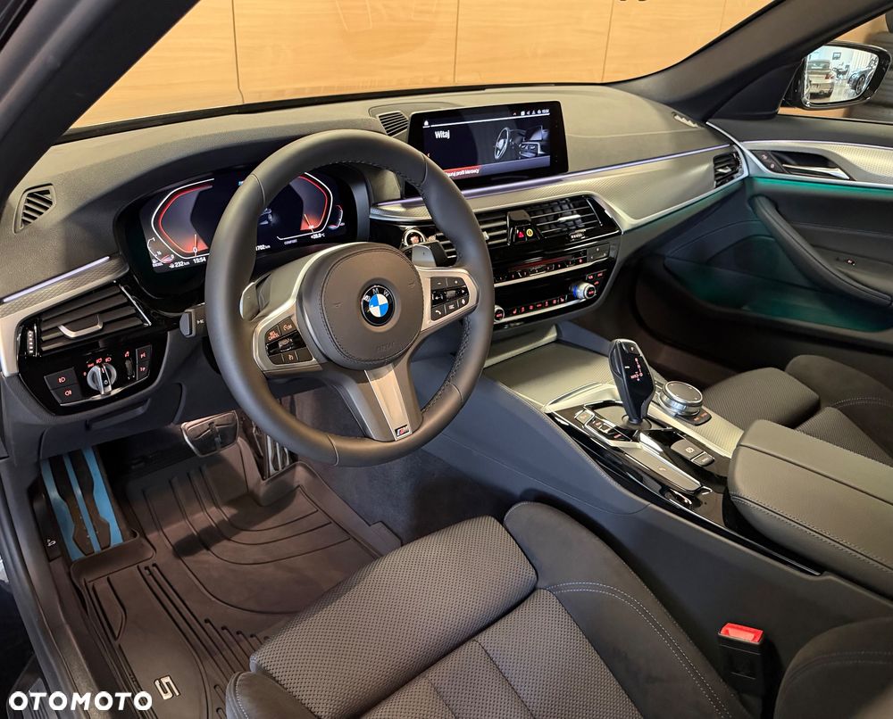 BMW Seria 5 520d xDrive M Sport sport - 9